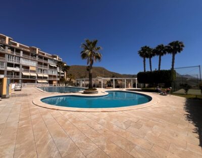 Apartment with nice pool area, tennis court & gym