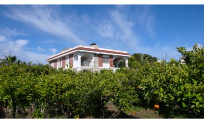 ¡Encantadora finca en Busot con 5 dormitorios!