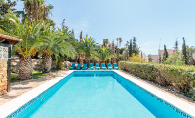 ¡Villa Eliane con gran piscina privada y vistas al mar!