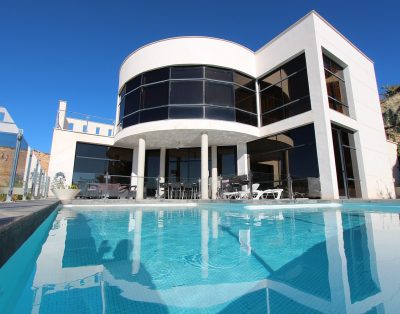 Villa Olivia with beautiful views to the sea and the coast!