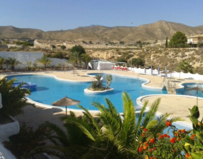 Bungalow in the Alkabir residential estate with a large swimming pool.