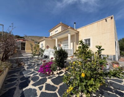 Villa Leviosa in Aguas de Busot in ruhiger Lage mit privatem Pool!