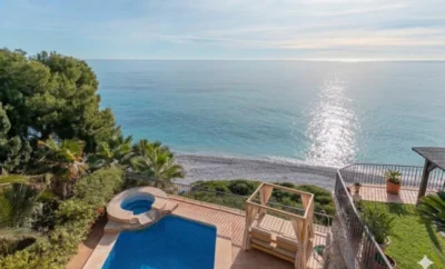 ¡Impresionante villa frente al mar para 20 huésp.!